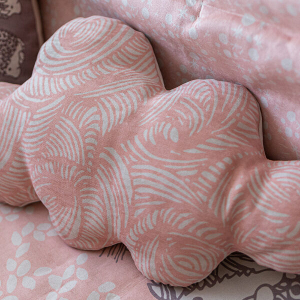 ALMOHADON NUBE NIDO ROSA